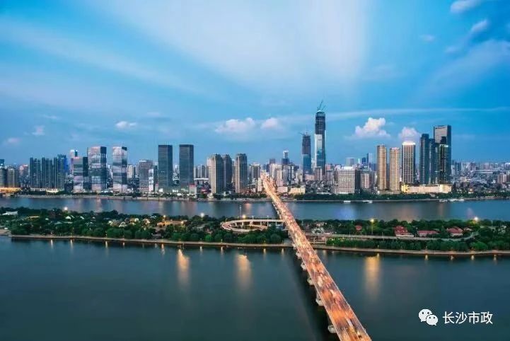 以城市，見未來(lái)；與城市，共成長(zhǎng)